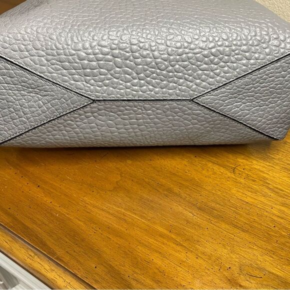 NWT/Burberry gray Leather Tote Bag
Vintage designer shoulder/tote handbag - Picture 7 of 13